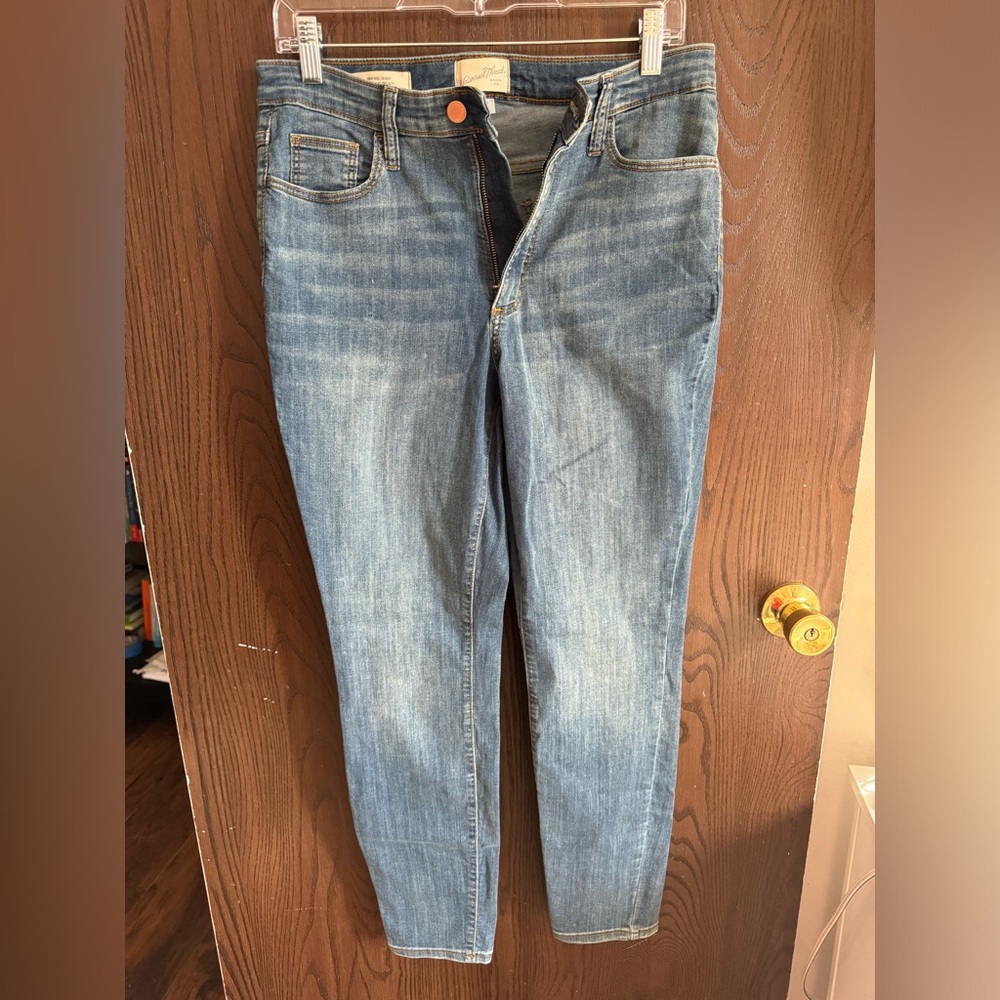 Universal Thread High Rise Jean. Size 8.